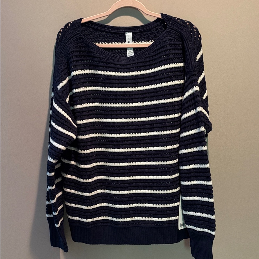 LULULEMON COTTON CROCHET MESH PULLOVER IN CLUB BLUE/LIGHT IVORY SZ L NWT